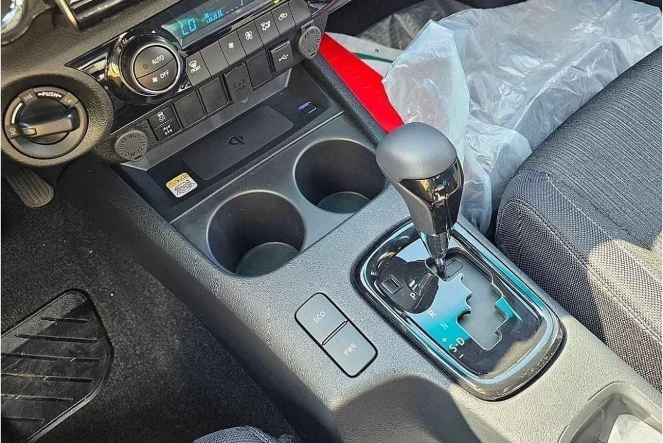 Toyota Hilux 2.8 л 2024 г. Зелёный