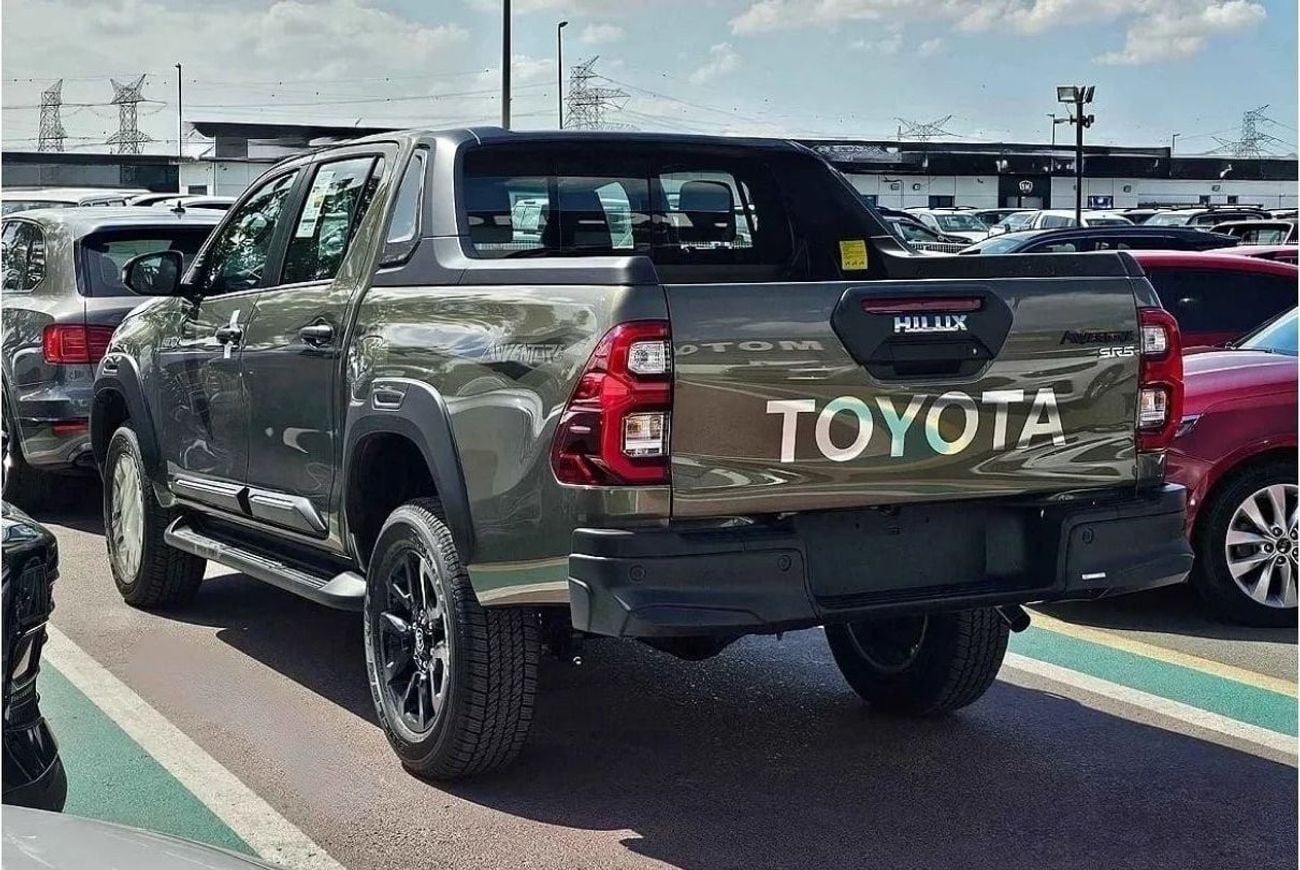 Toyota Hilux 2.8 л 2024 г. Зелёный