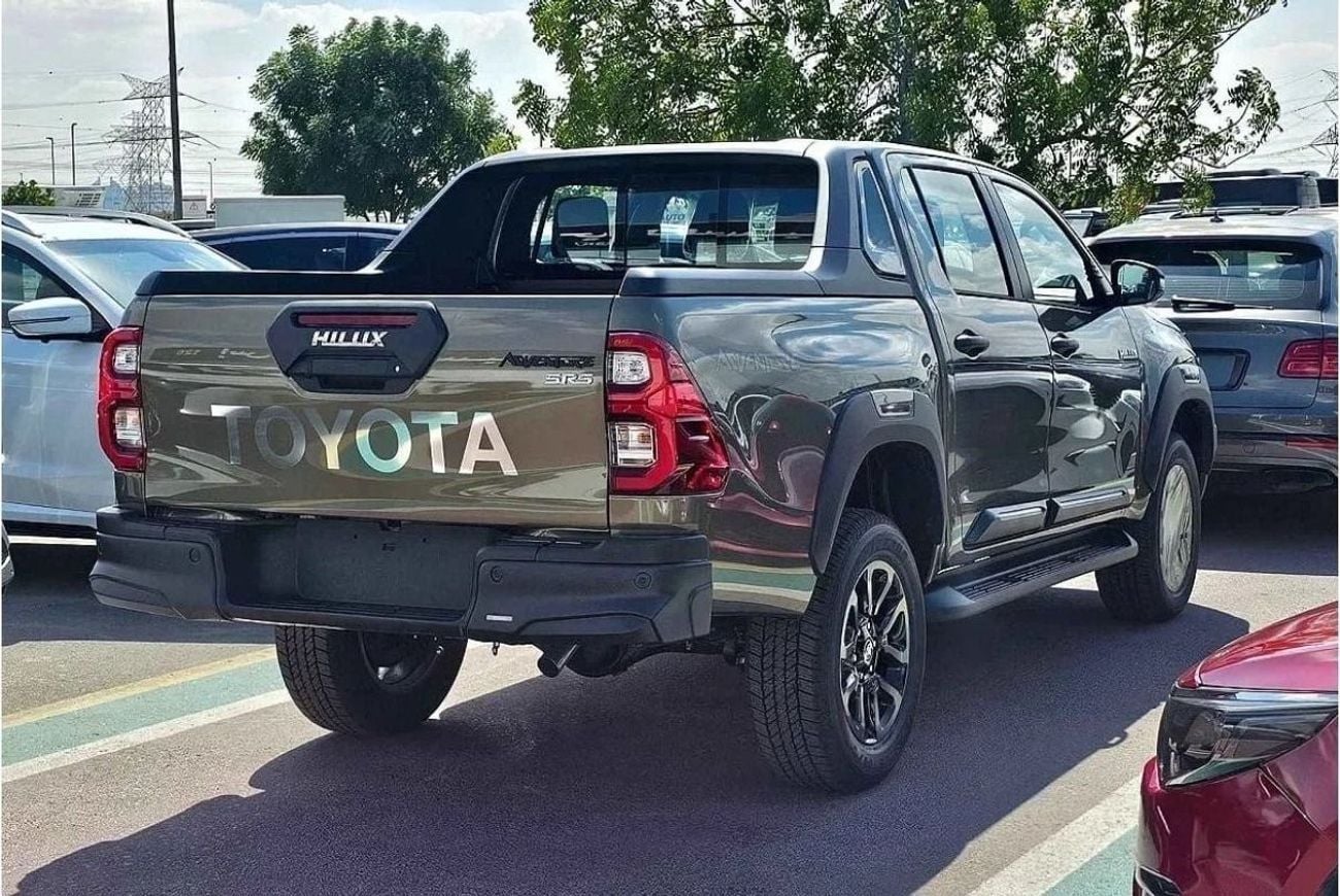 Toyota Hilux 2.8 л 2024 г. Зелёный