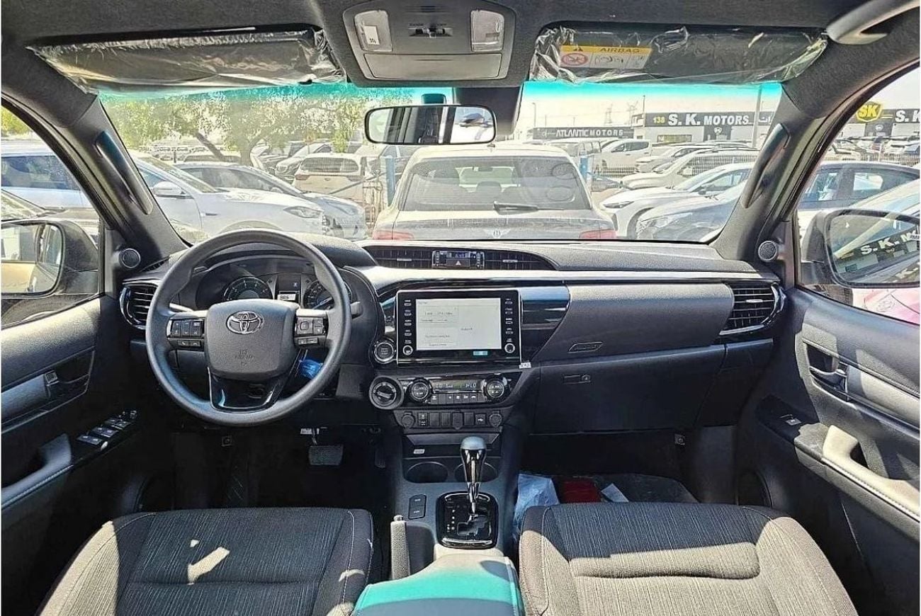 Toyota Hilux 2.8 л 2024 г. Зелёный