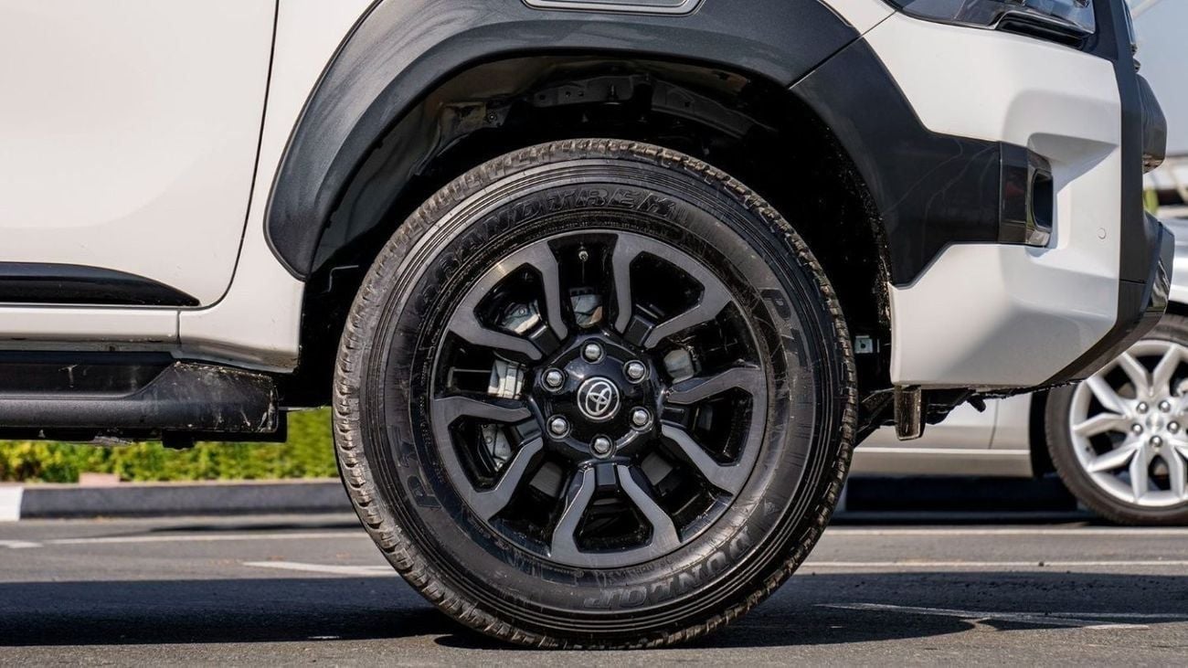 Toyota Hilux 2.8 л 2025 г. Белый