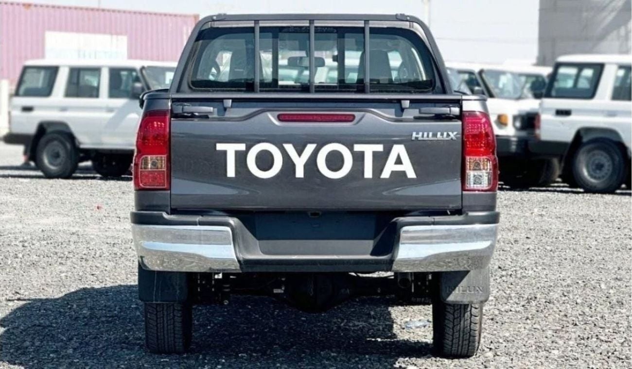 Toyota Hilux 2.4 л 2024 г. Серый