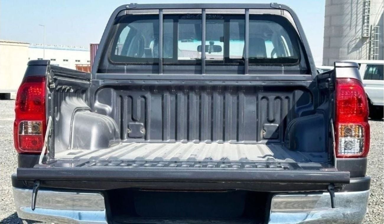 Toyota Hilux 2.4 л 2024 г. Серый