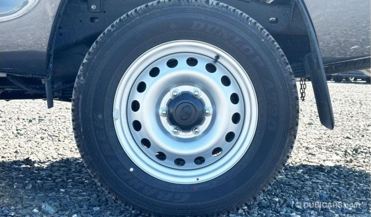 Toyota Hilux 2.4 л 2024 г. Серый