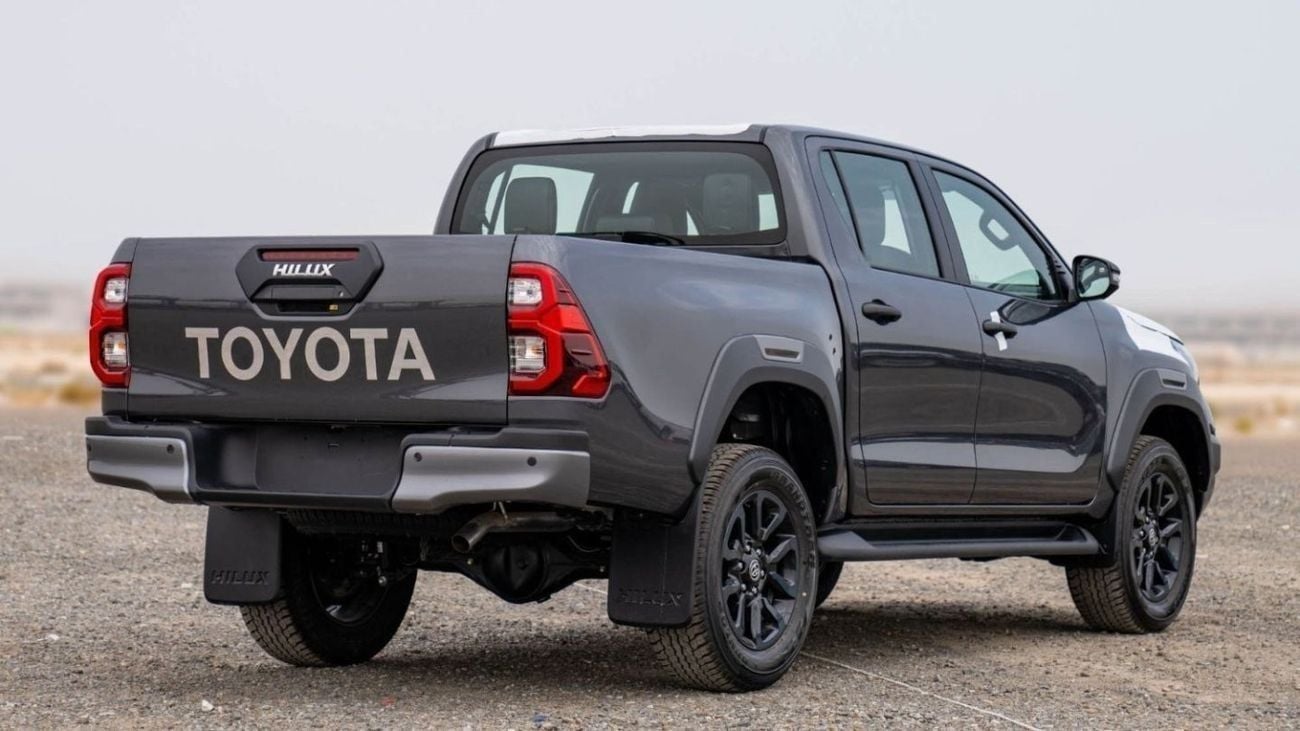 Toyota Hilux 2.8 л 2026 г. Серый