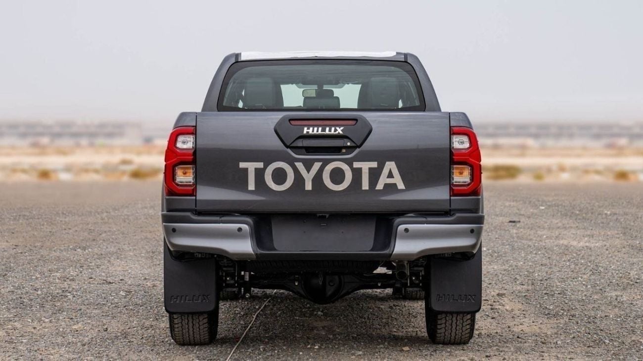 Toyota Hilux 2.8 л 2026 г. Серый