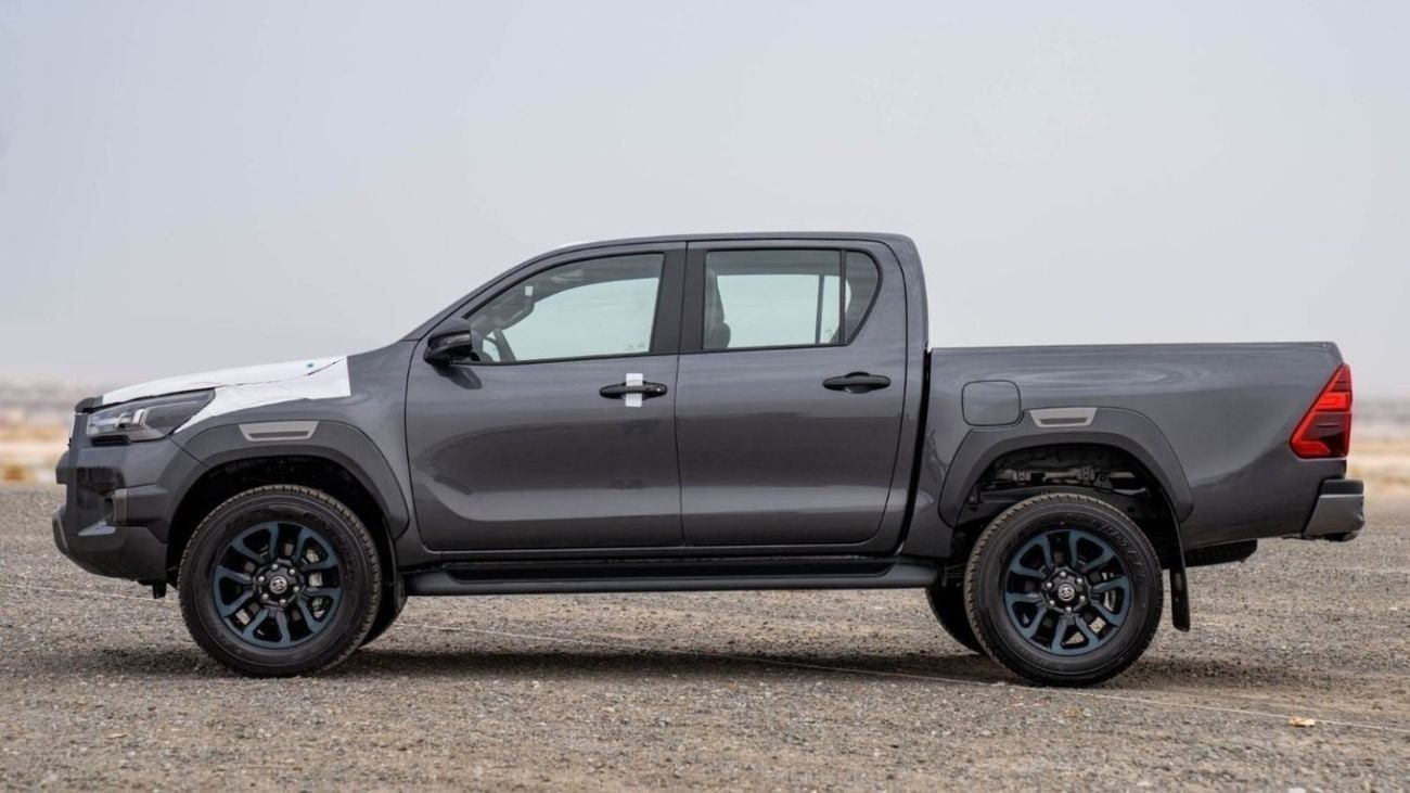 Toyota Hilux 2.8 л 2026 г. Серый