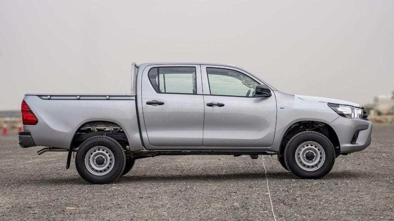 Toyota Hilux 2.4 л 2025 г. Серебристый