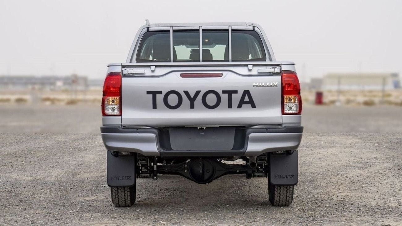 Toyota Hilux 2.4 л 2025 г. Серебристый