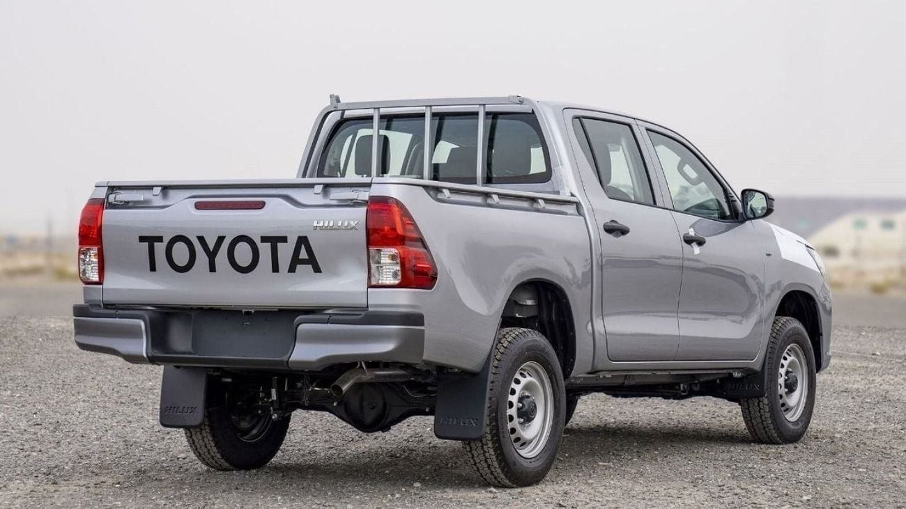 Toyota Hilux 2.4 л 2025 г. Серебристый