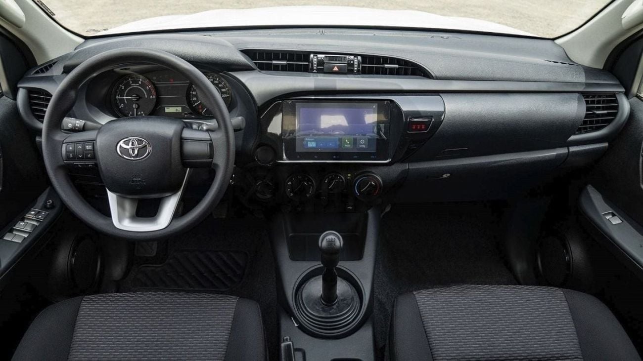 Toyota Hilux 2.4 л 2025 г. Серебристый