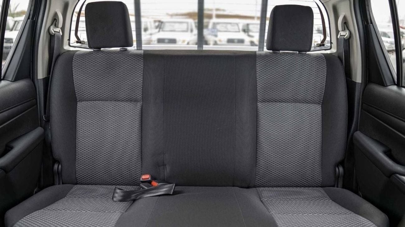 Toyota Hilux 2.4 л 2025 г. Серебристый