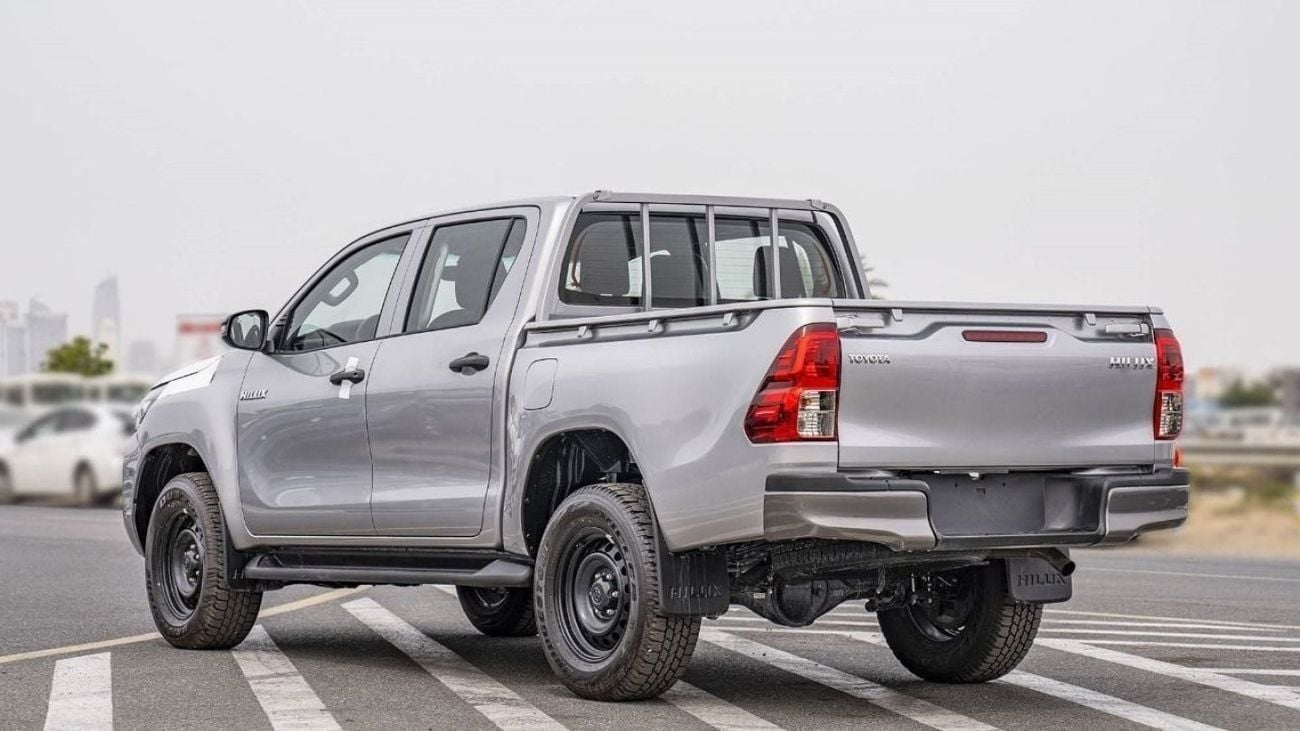 Toyota Hilux 2.4 л 2025 г. Серебристый