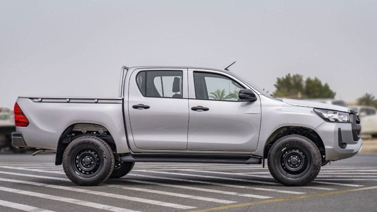 Toyota Hilux 2.4 л 2025 г. Серебристый
