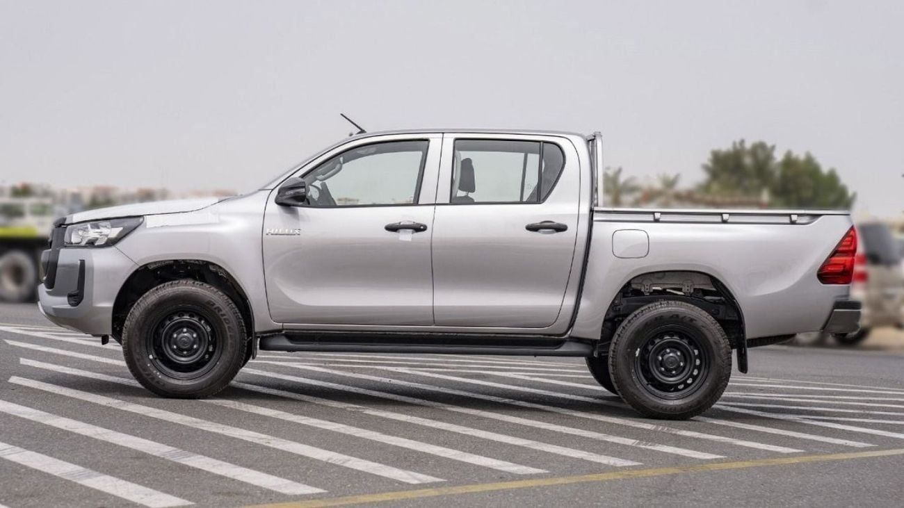Toyota Hilux 2.4 л 2025 г. Серебристый