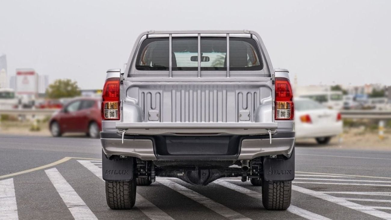 Toyota Hilux 2.4 л 2025 г. Серебристый