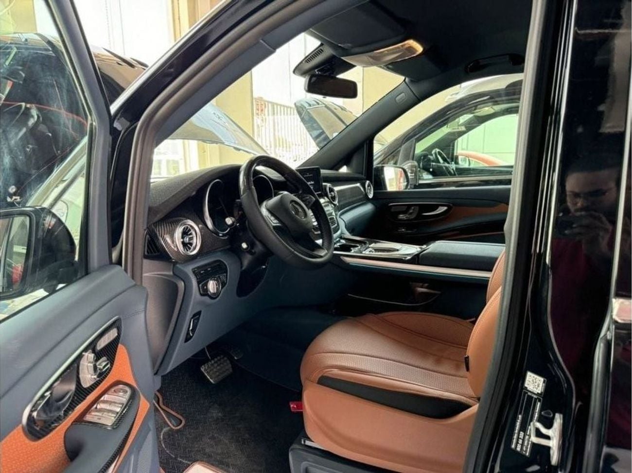 Mercedes Benz V 250 2.0 л 2023 г. Чёрный