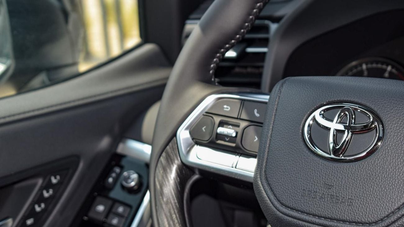 Toyota Land Cruiser 3.3 л 2024 г. Белый