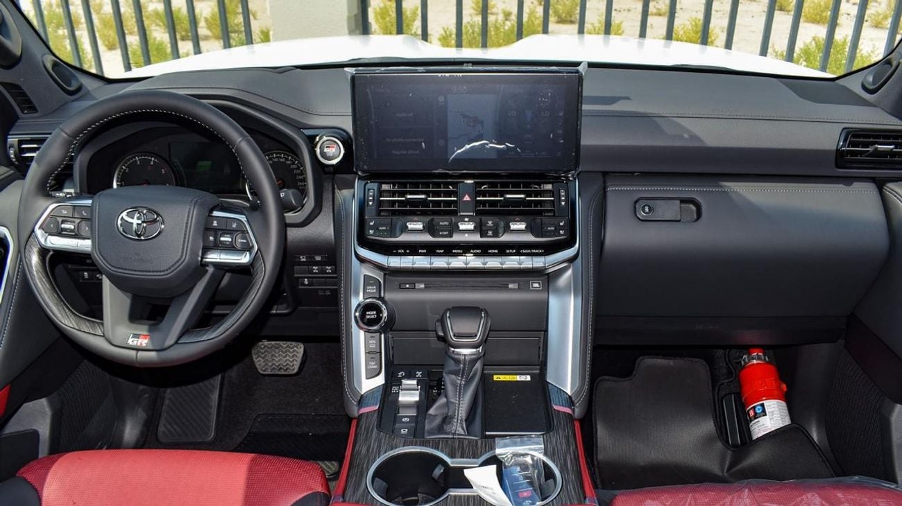 Toyota Land Cruiser 3.3 л 2024 г. Белый
