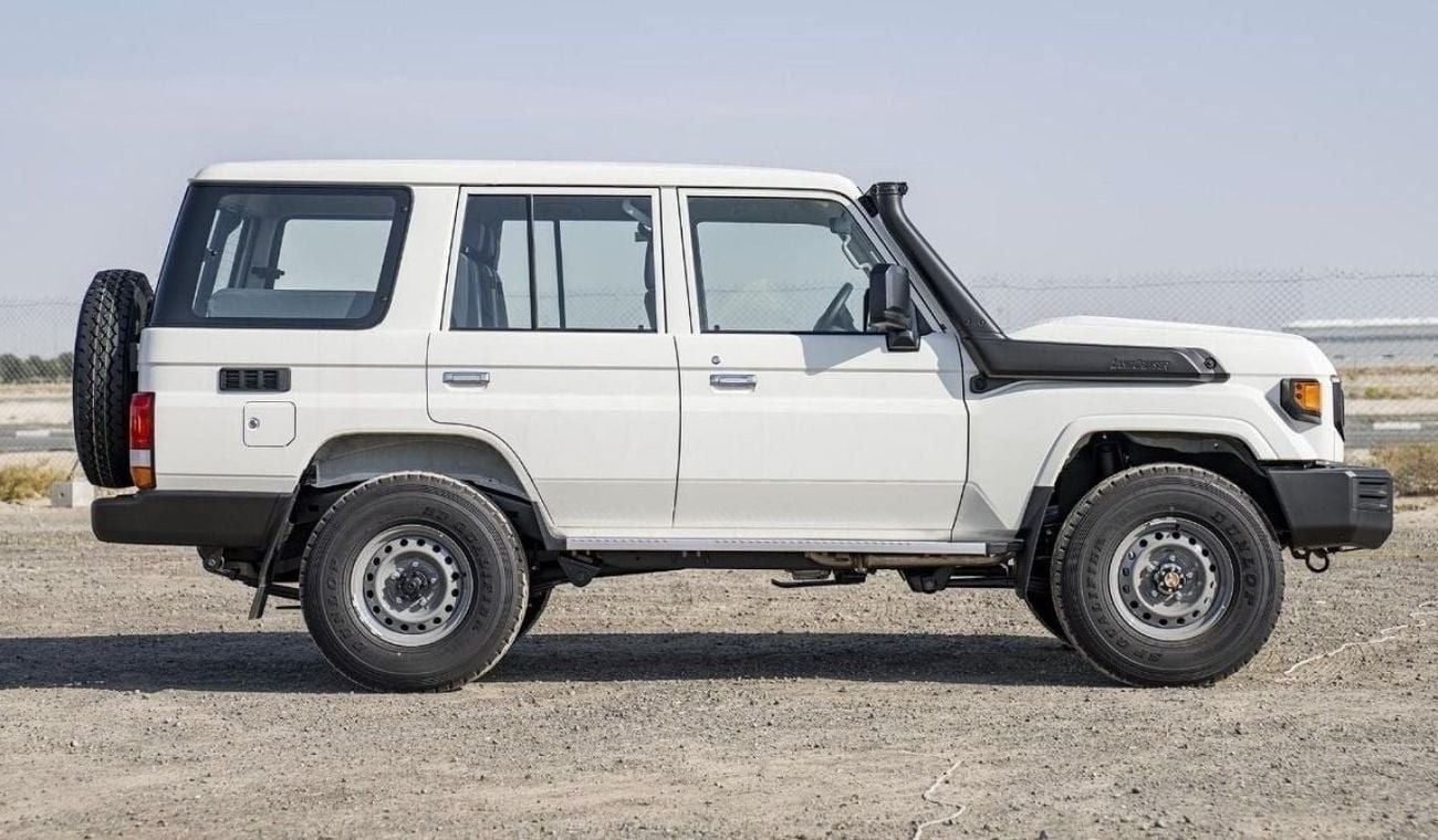 Toyota Land Cruiser 70 4.2 л 2025 г. Белый