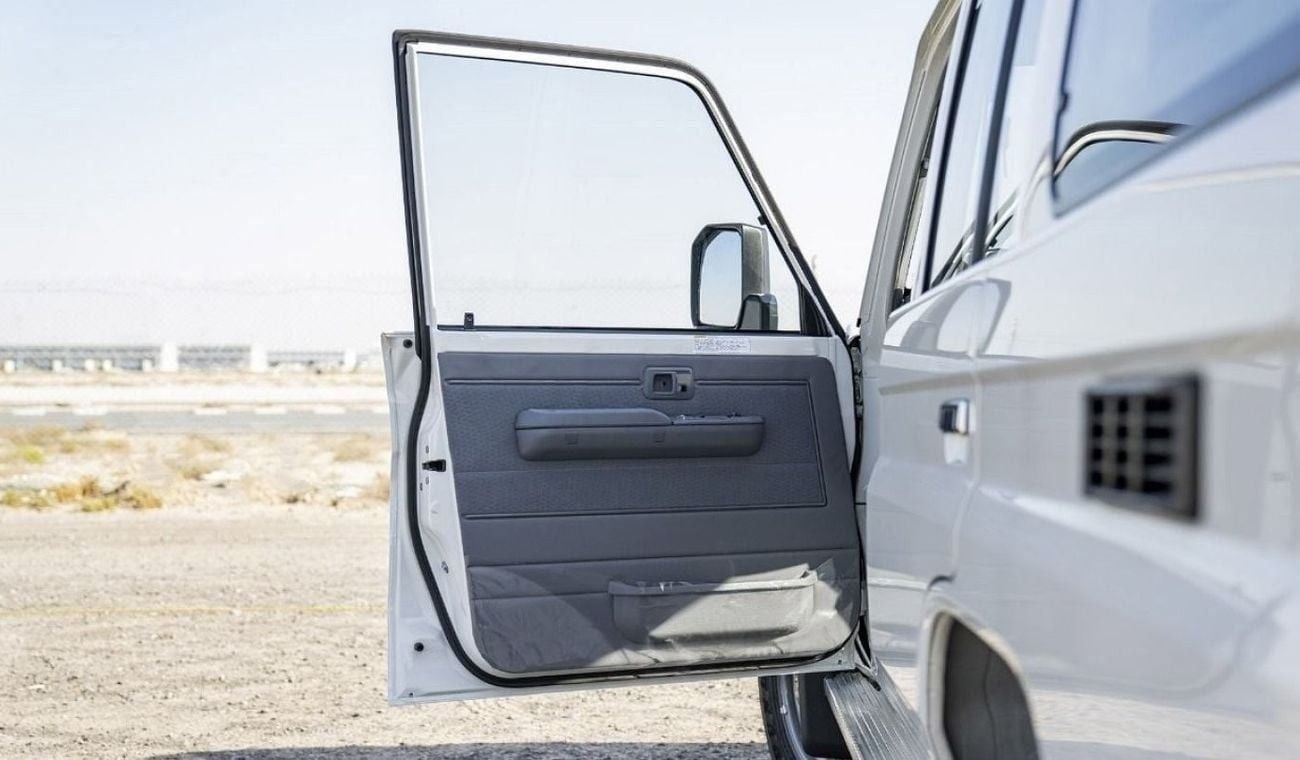 Toyota Land Cruiser 70 4.2 л 2025 г. Белый