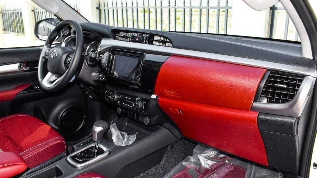 Toyota Hilux 2.7 л 2024 г. Белый