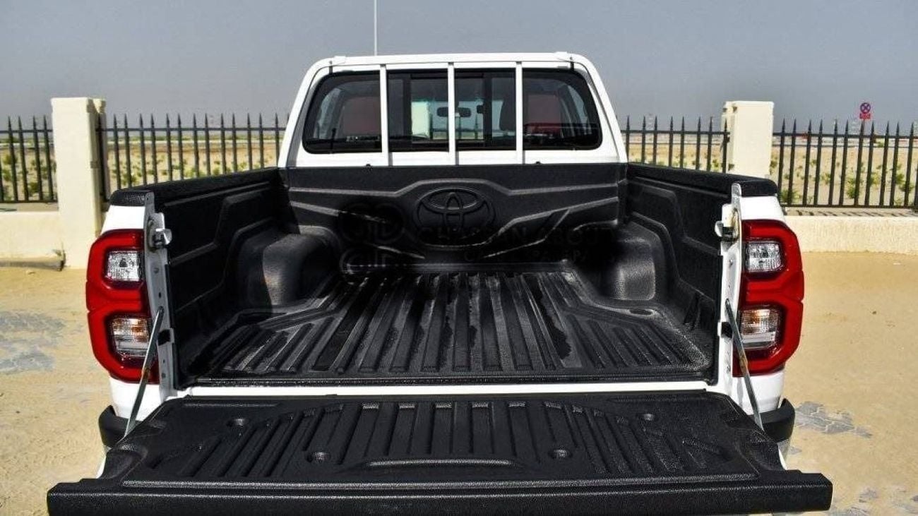 Toyota Hilux 2.7 л 2024 г. Белый