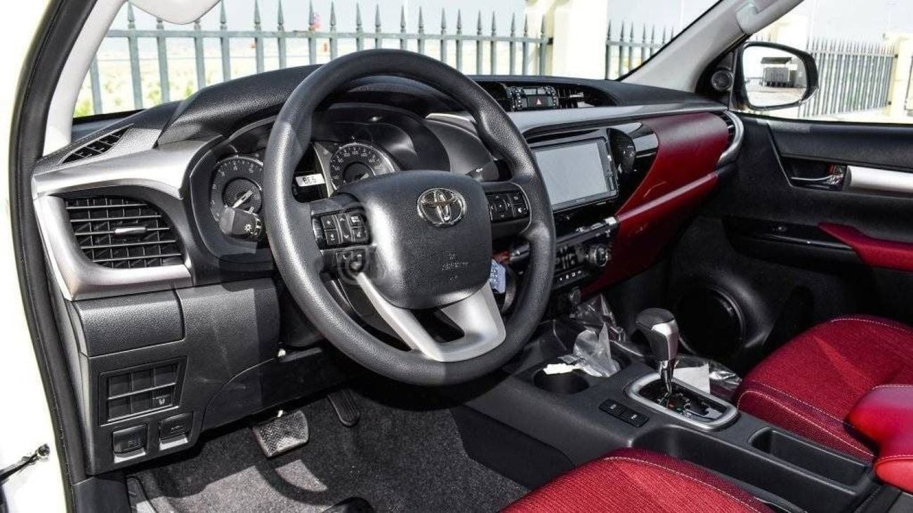 Toyota Hilux 2.7 л 2024 г. Белый
