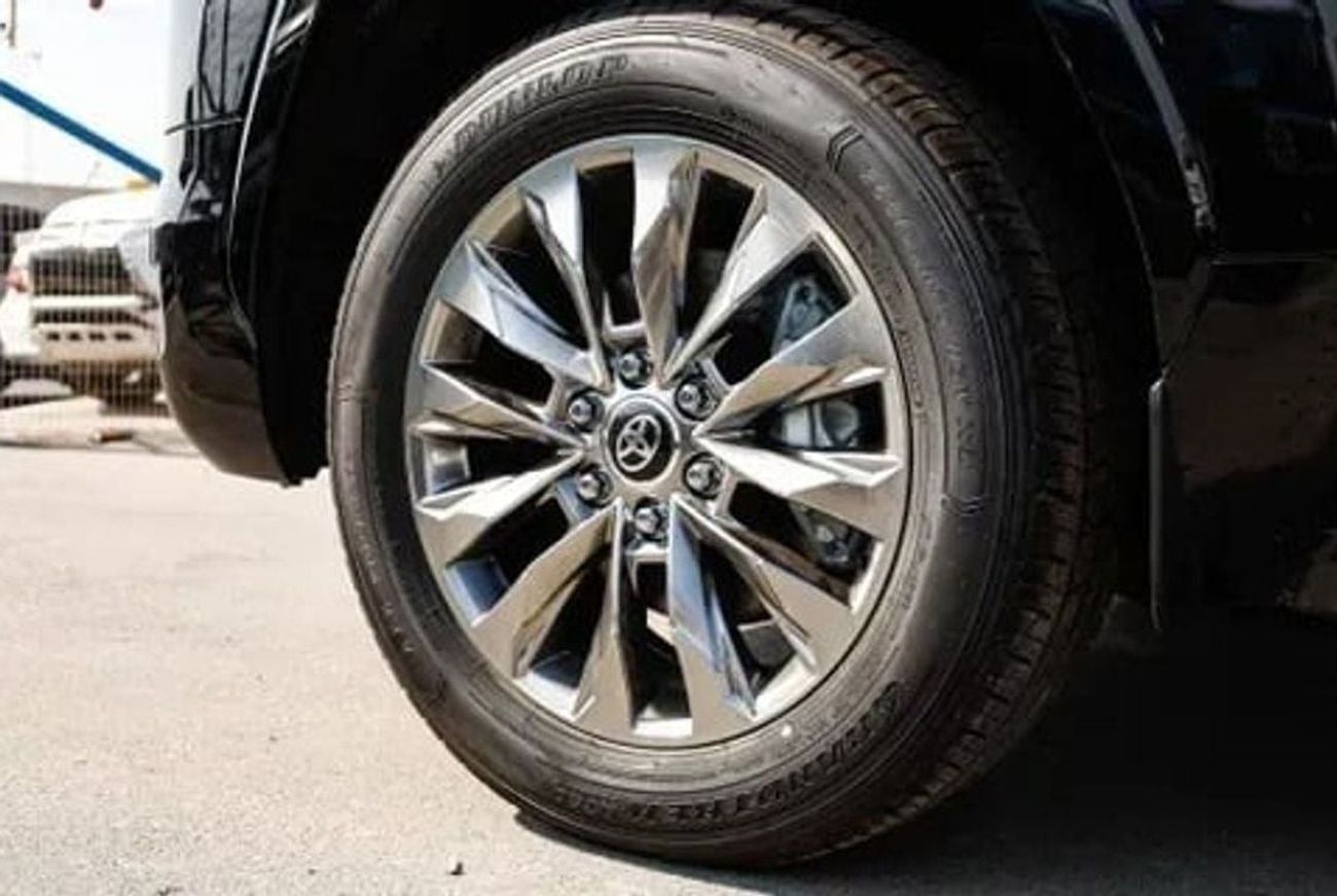 Toyota Land Cruiser 3.3 л 2025 г. Чёрный