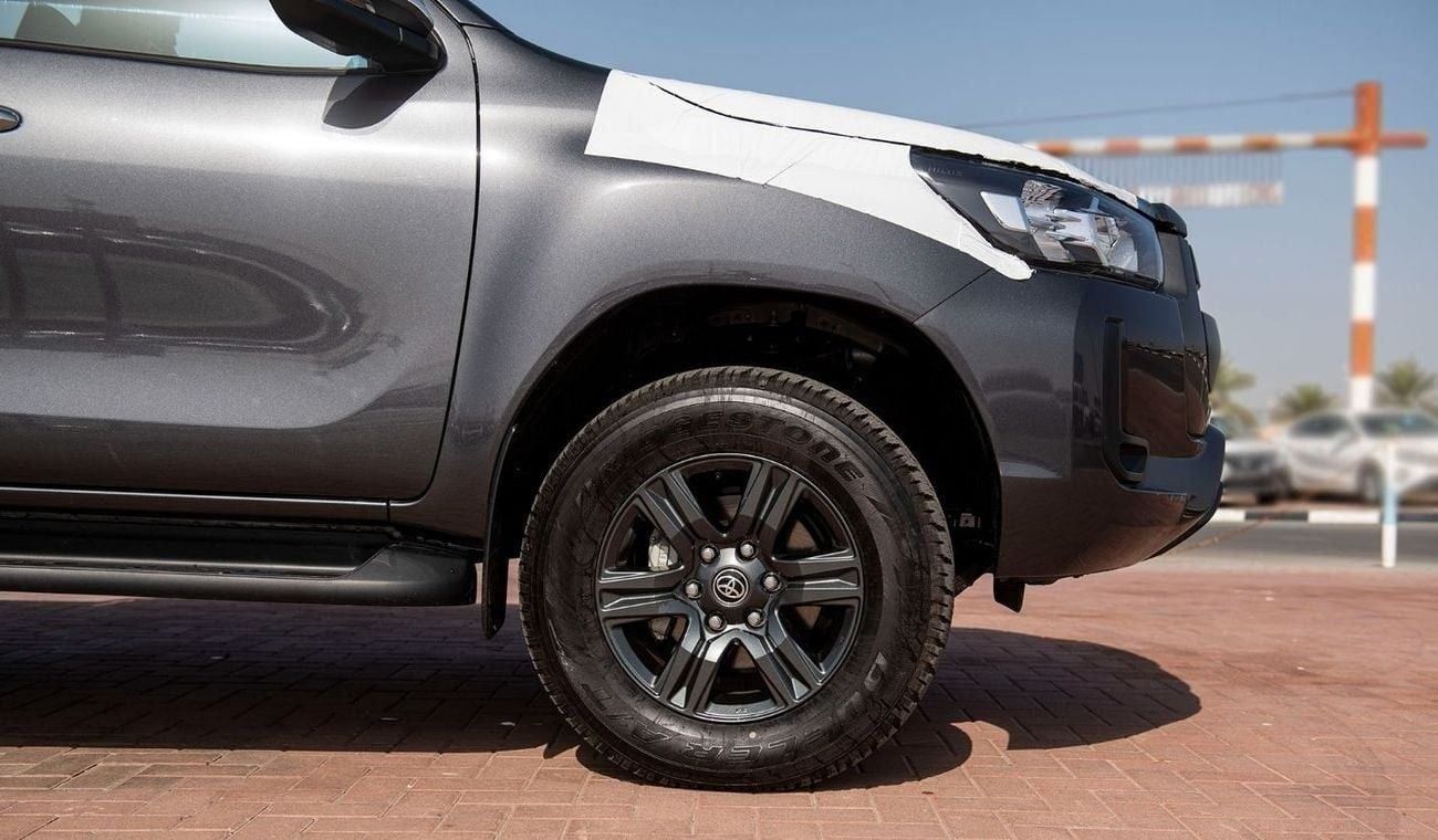 Toyota Hilux 2.4 л 2025 г. Серый