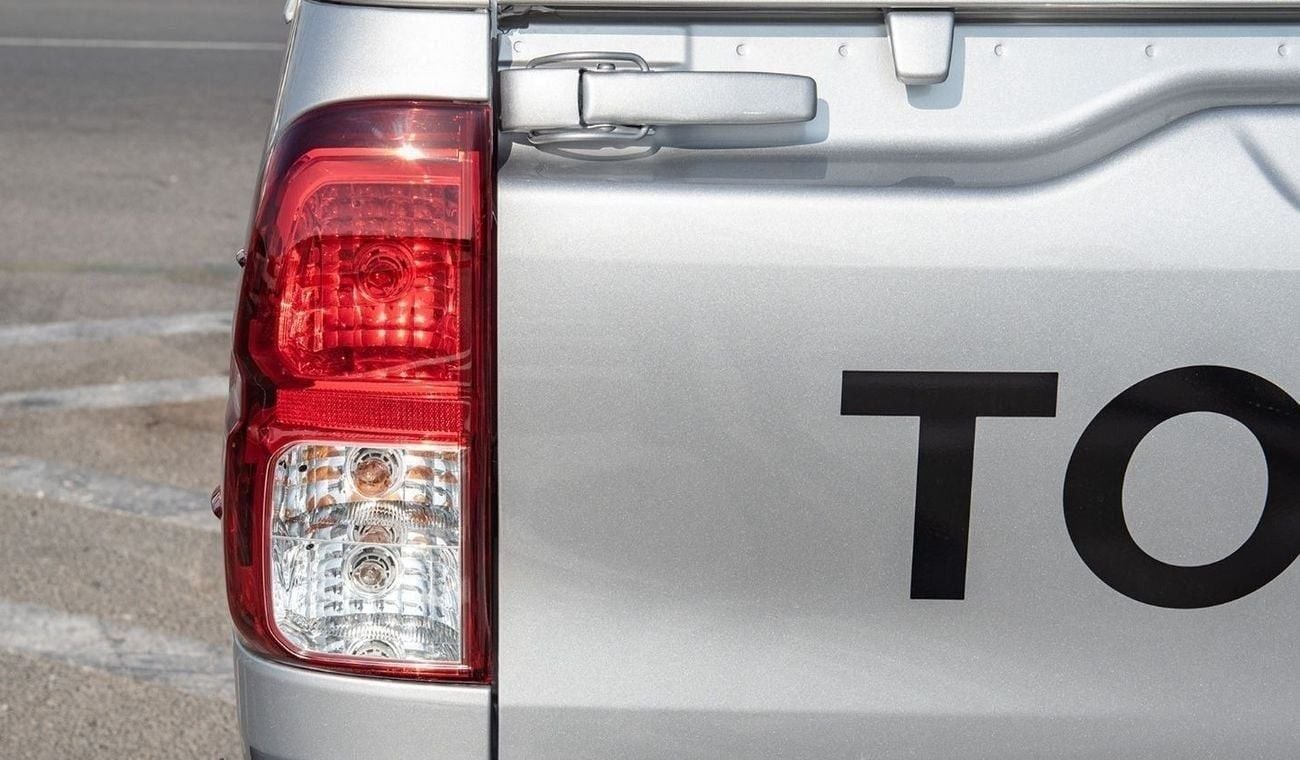 Toyota Hilux 2.4 л 2025 г. Серебристый