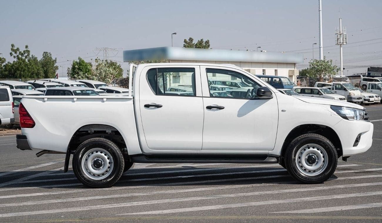 Toyota Hilux 2.4 л 2026 г. Белый