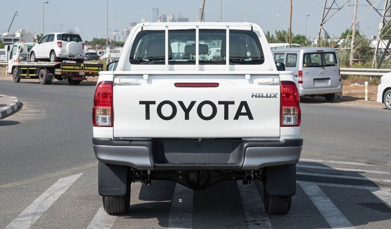 Toyota Hilux 2.4 л 2026 г. Белый