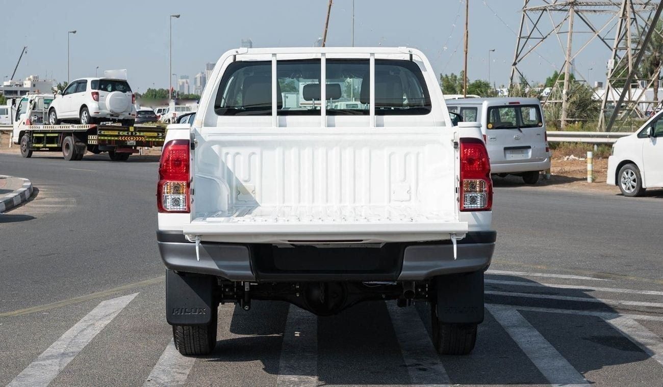 Toyota Hilux 2.4 л 2026 г. Белый