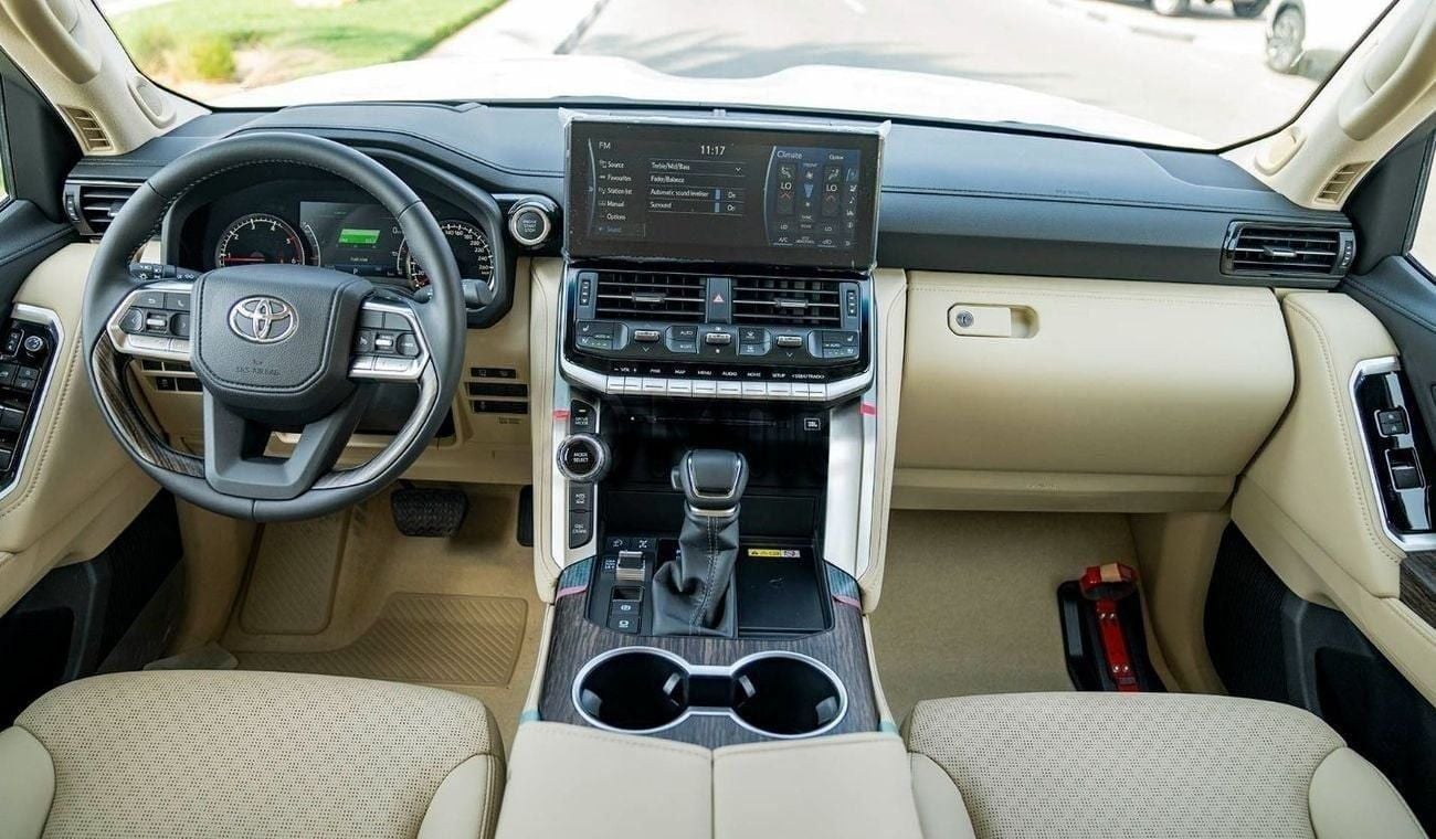 Toyota Land Cruiser 3.3 л 2025 г. Белый