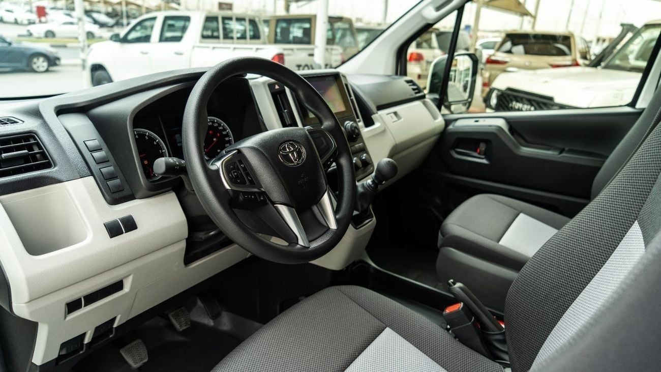 Toyota Hiace 3.5 л 2026 г. Белый