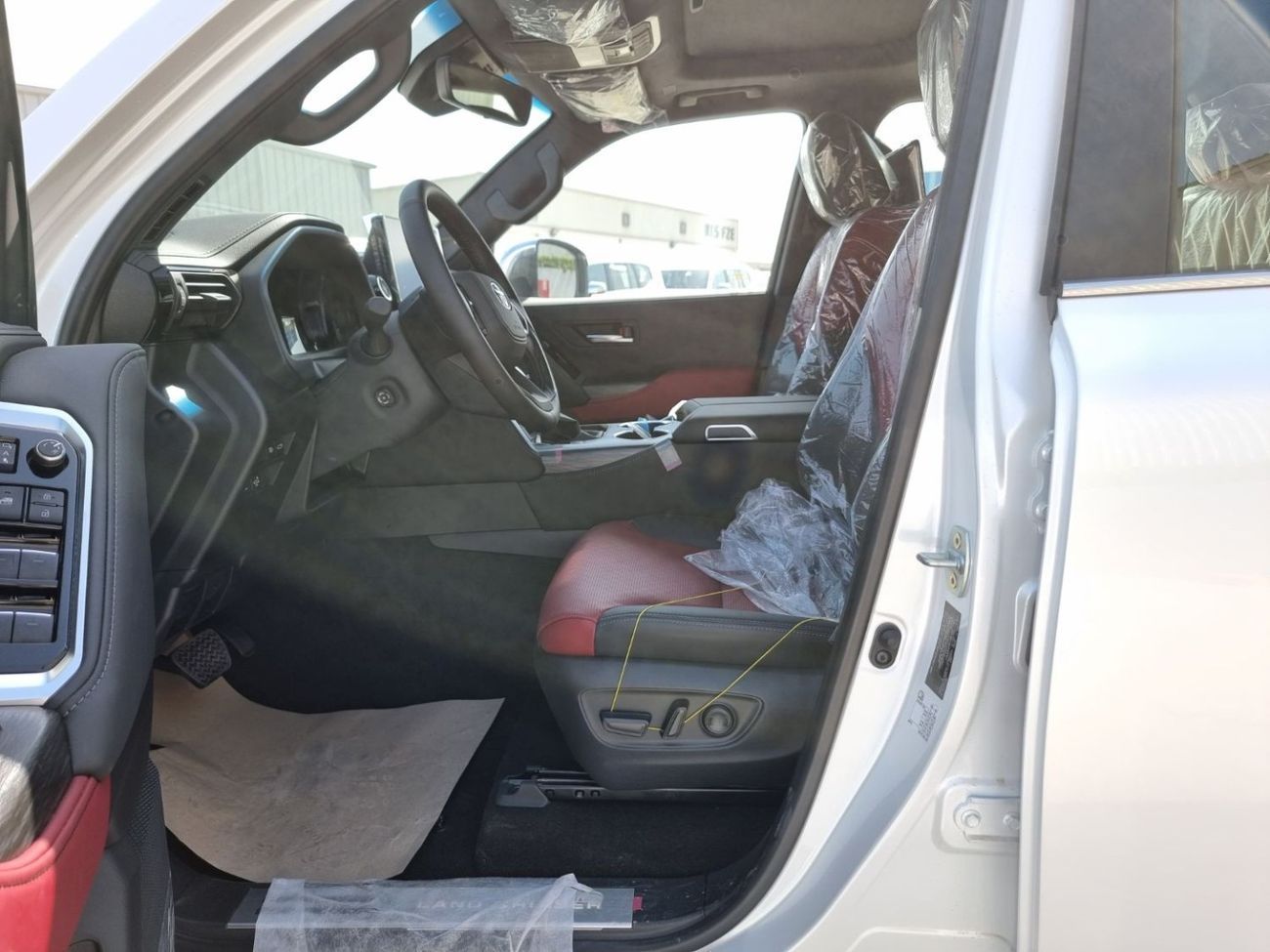 Toyota Land Cruiser 3.3 л 2026 г. Белый