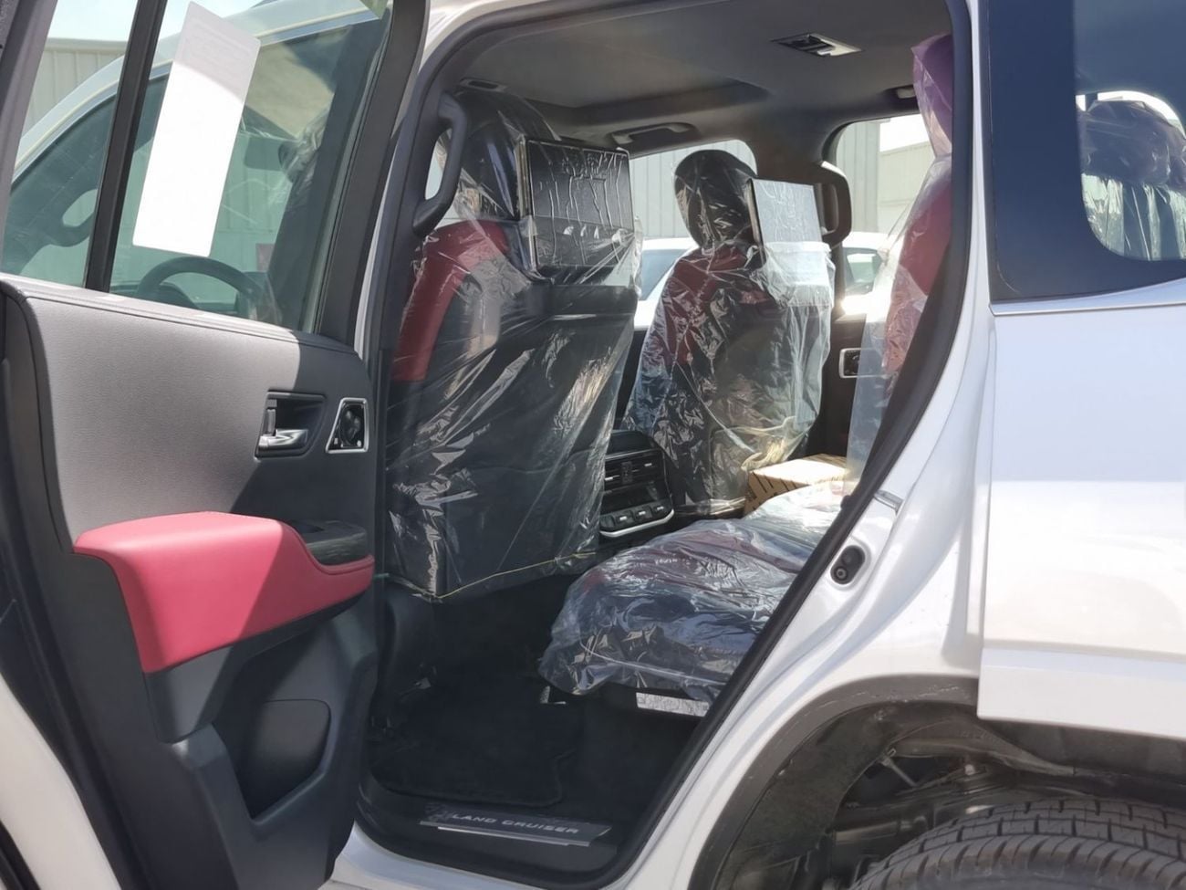 Toyota Land Cruiser 3.3 л 2026 г. Белый