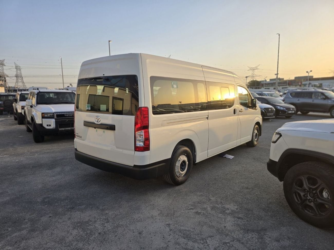 Toyota Hiace 3.5 л 2026 г. Белый