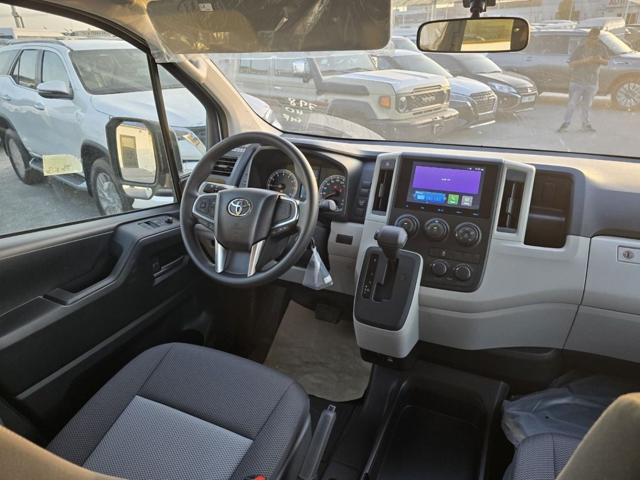 Toyota Hiace 3.5 л 2026 г. Белый