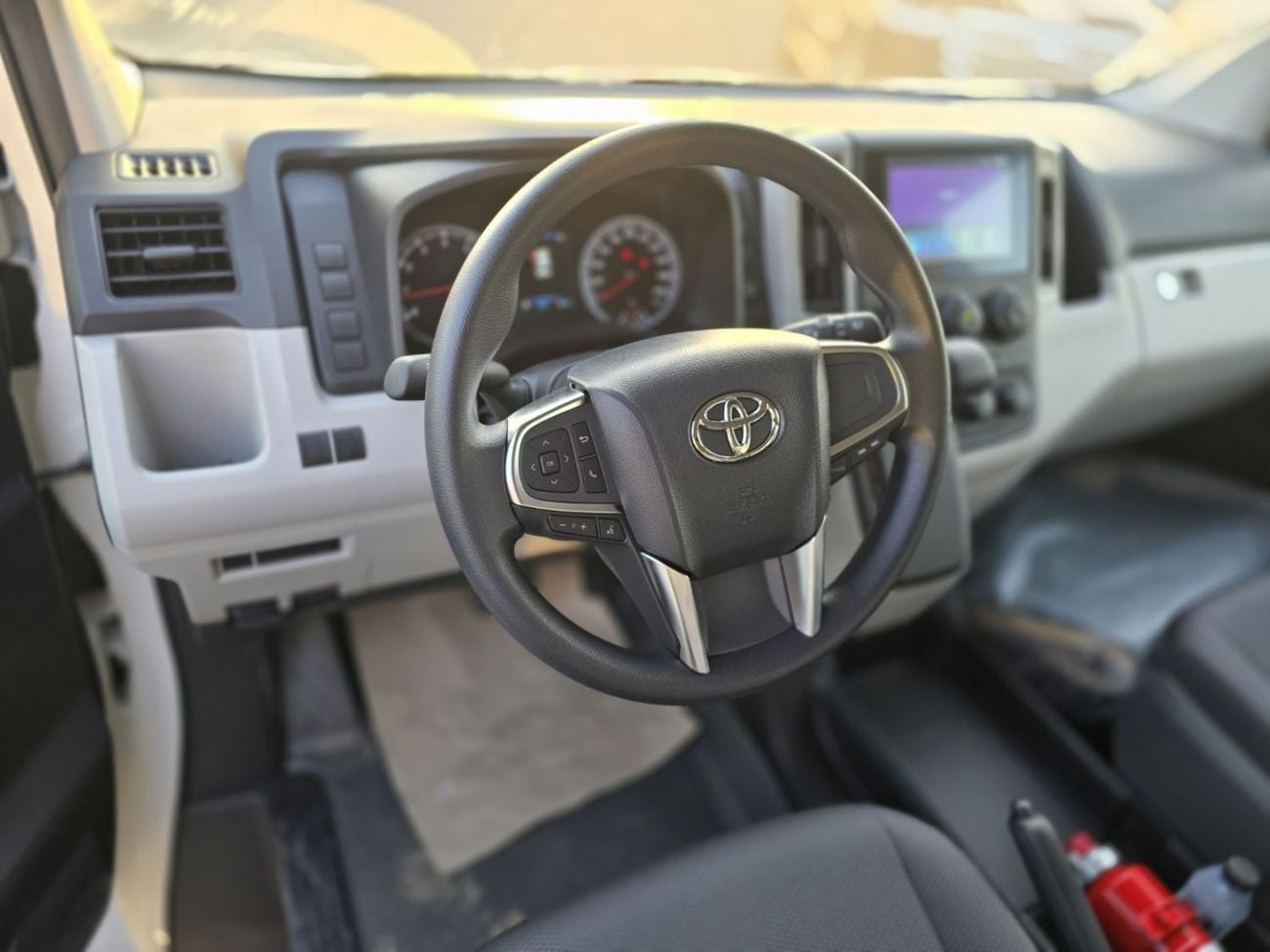 Toyota Hiace 3.5 л 2026 г. Белый