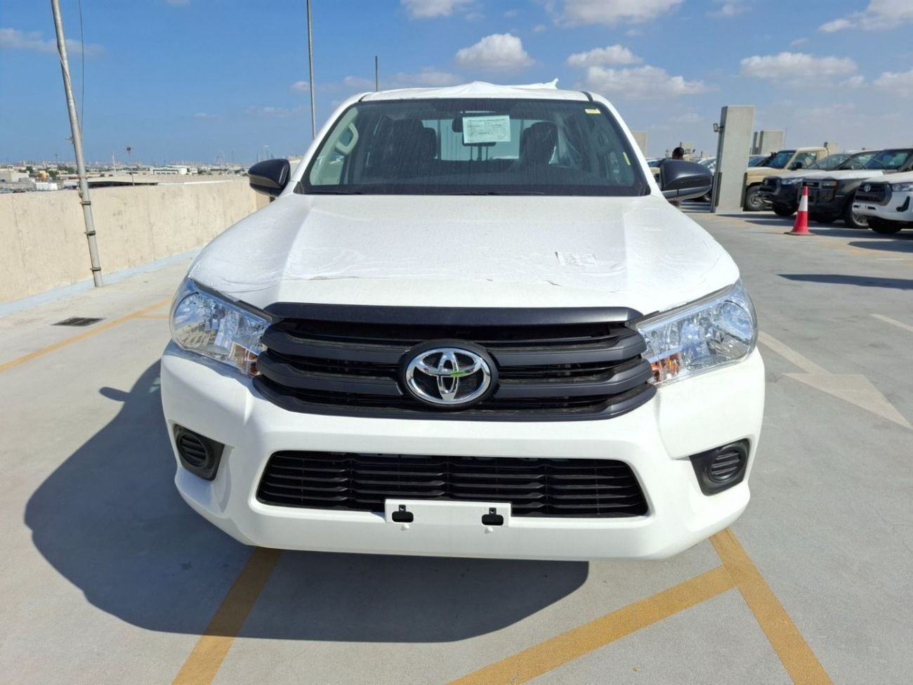 Toyota Hilux 2.4 л 2026 г. Белый