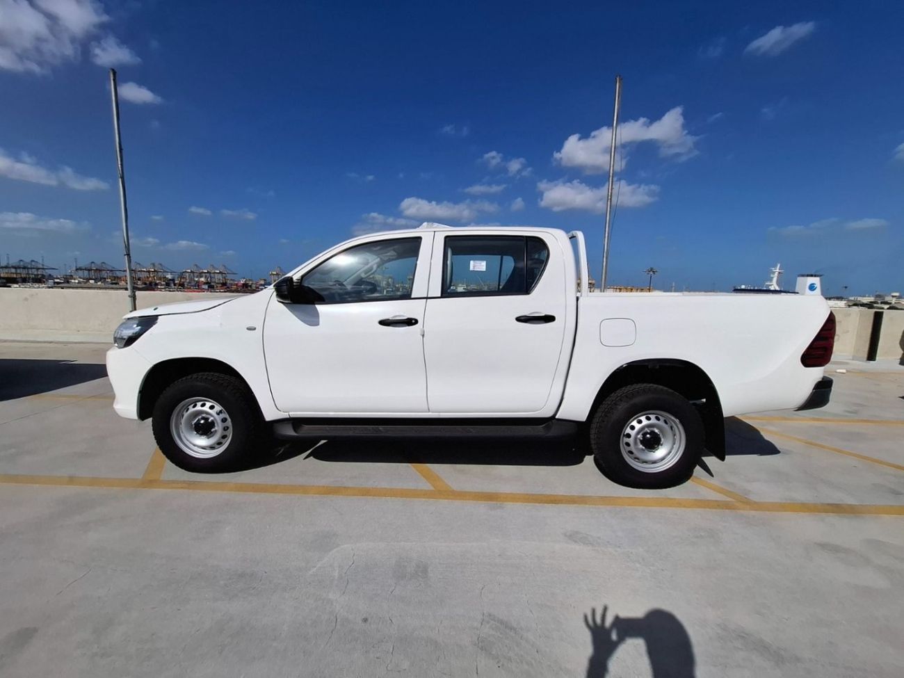Toyota Hilux 2.4 л 2026 г. Белый