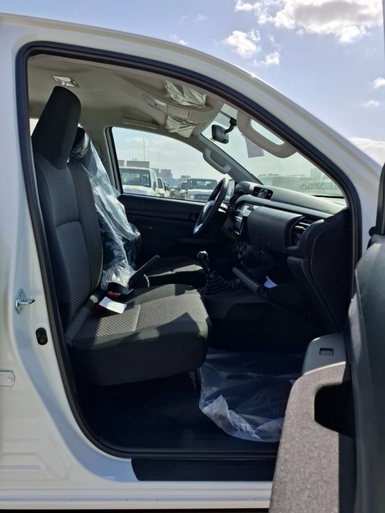 Toyota Hilux 2.4 л 2026 г. Белый