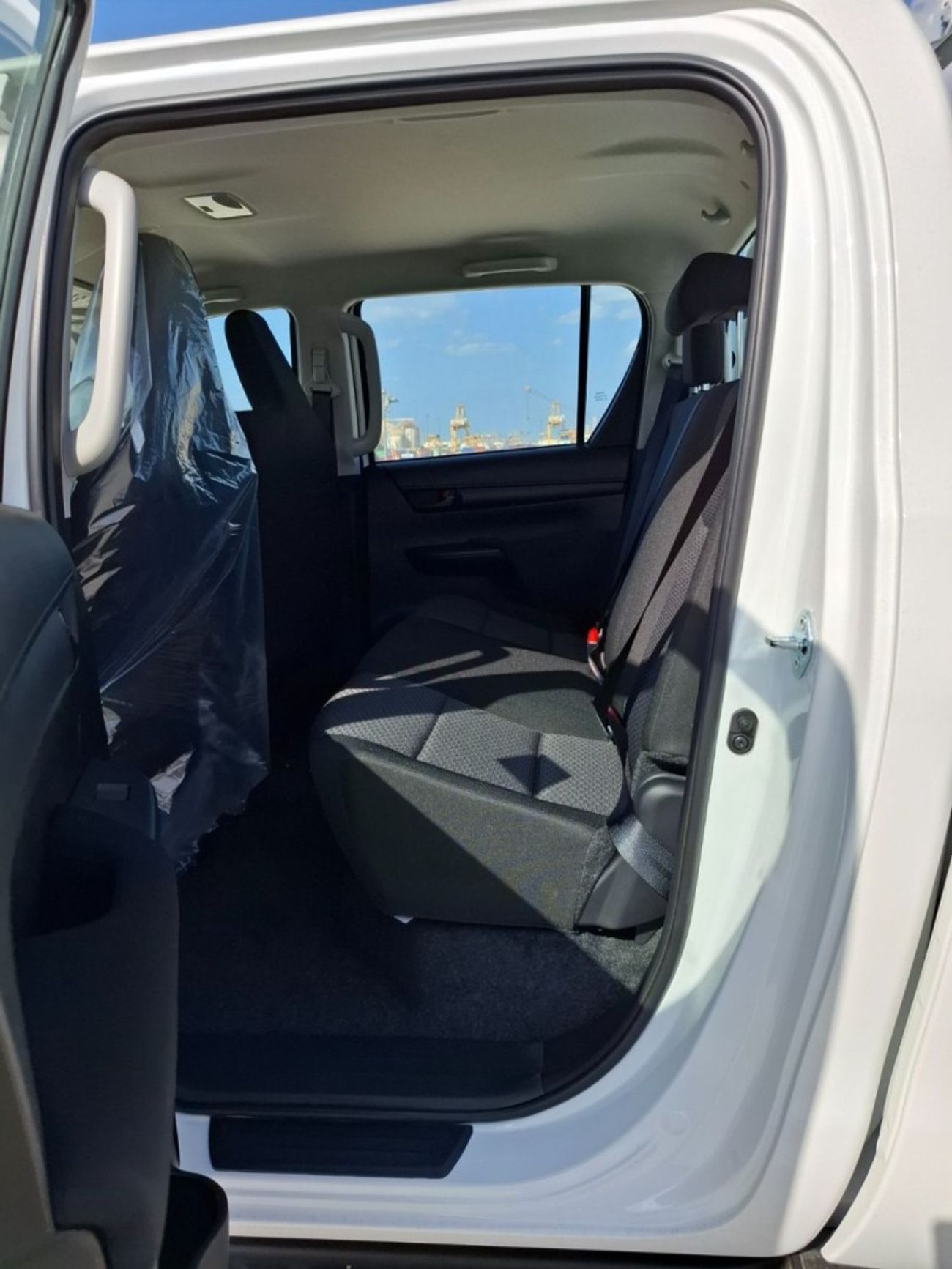 Toyota Hilux 2.4 л 2026 г. Белый