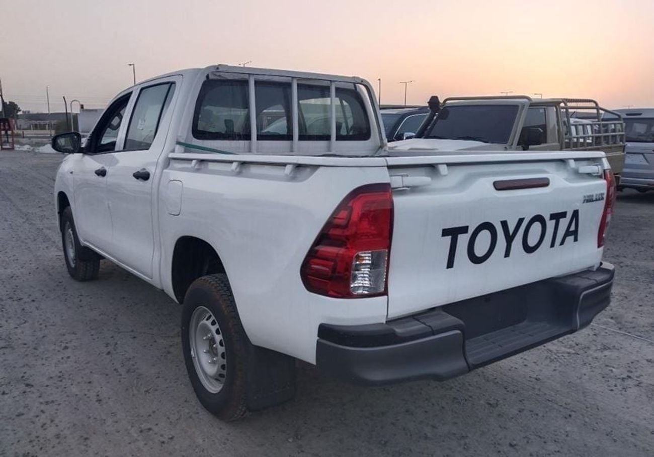 Toyota Hilux 2.4 л 2026 г. Белый