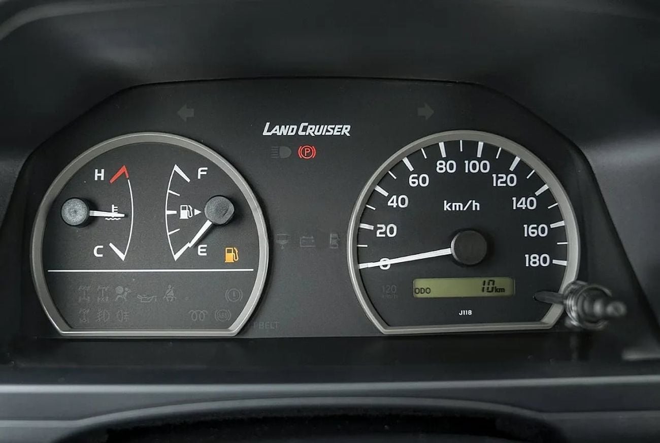 Toyota Land Cruiser 70 4.2 л 2025 г. Белый