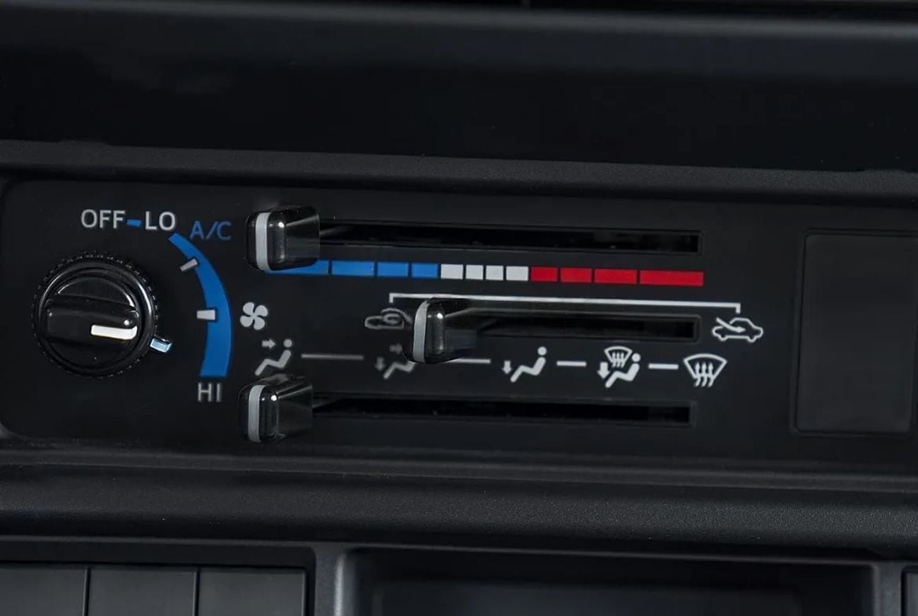 Toyota Land Cruiser 70 4.2 л 2025 г. Белый