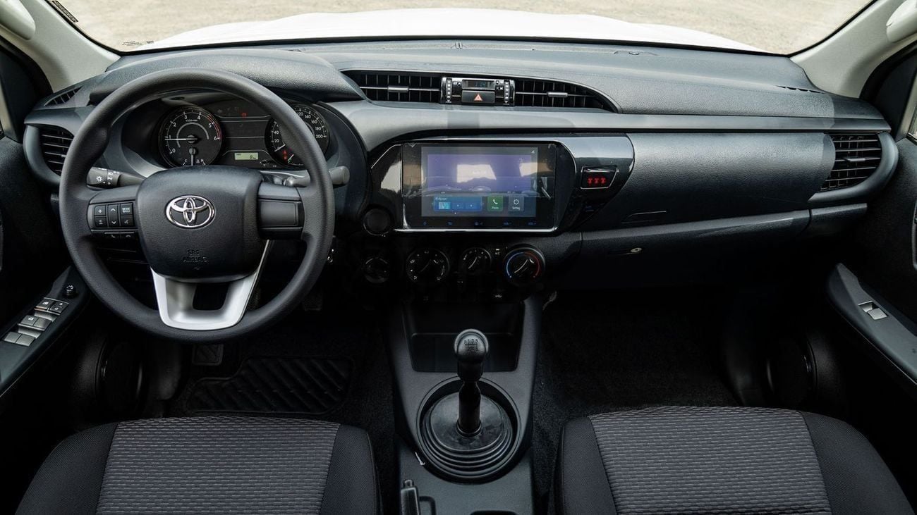 Toyota Hilux 2.4 л 2025 г. Белый