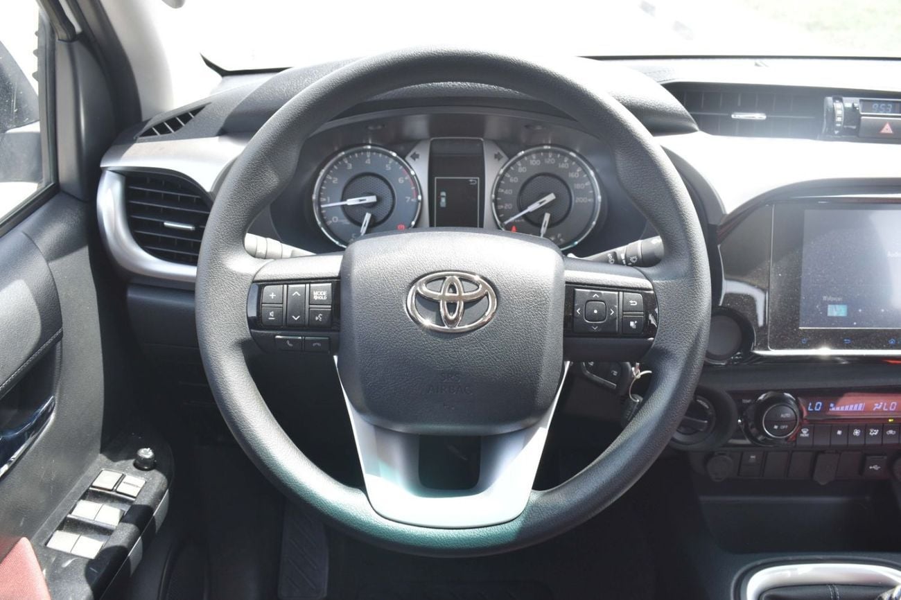 Toyota Hilux 2.7 л 2025 г. Белый